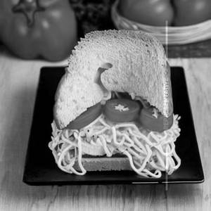Egg noodles sandwich