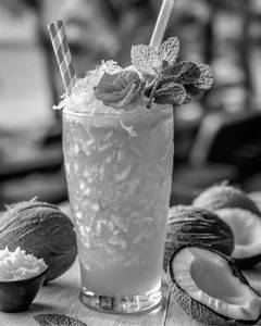 Romantic rose mojito