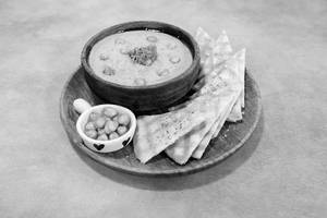 Beetroot Hummus & Pita Bread