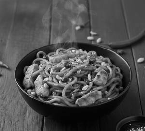 Schezwan Noodles [Chicken]