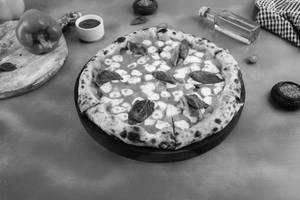 Classic Margherita Pizza [Regular]