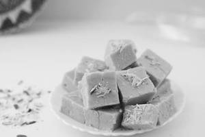 Besan Burfi Desi Ghee (1kgx4)