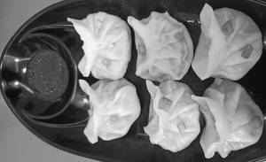 Schezwan Chicken Momos [6 Pieces] [No MSG]