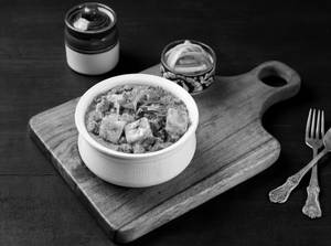 Paneer Matar (Brown Gravy)