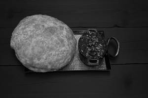Chole Bhatura (2 Pcs.)