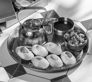 Sooji Ke Golgappe [6 Pcs]
