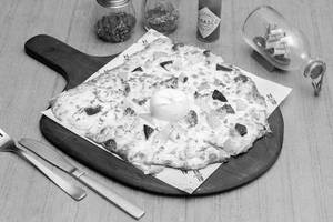 Chunky Veg Pesto Pizza Burrata