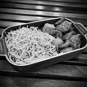 Burnt Garlic Noodles & Chilli Chicken Combo