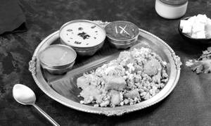 Plain Idli with Paneer Burji