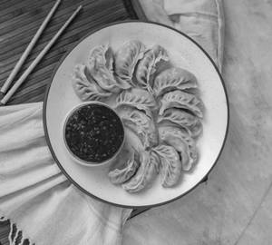 Veg Steamed Momos -12 Pieces