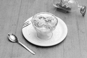 Gulab Jamun Served With Rabdi