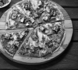 10" Mushroom Paneer Pizza
