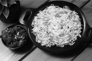 Chilli Chicken With Veg Noodles
