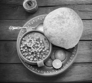 Chola Bhatura