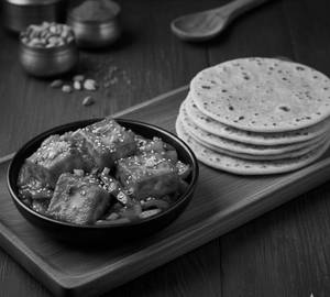 Paneer Chilli  1/2  + 4 Roti