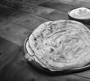 Laccha Paratha (1Pc)/4 slices