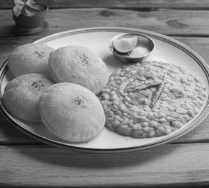 Luchi And Cholar Dal (4 Pieces)