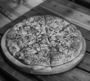 Kacha lonka bata paneer pizza
