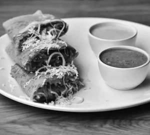 Rava Schezwan Noodles Roll Dosa