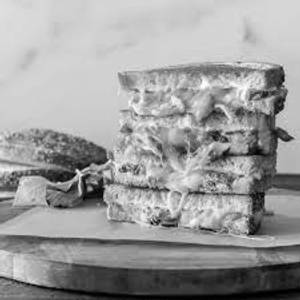Veg Cheesy Grilled Sandwich [2 Pieces]