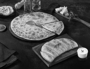 Cheese Lover's Pizza [7" Regular]+ Garlic Bread...