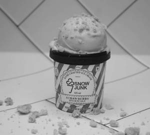 Strawberry Shortcake Ice Cream [125 ml]