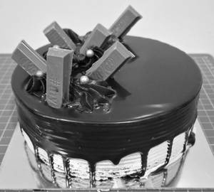 Special loaded choco kitkat cake [1 kg]