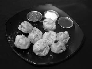 Veg Momos (6Pieces)