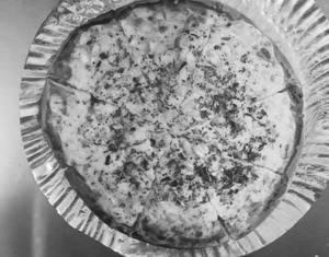 Golden corn pizza (10 size, 8 slices, serves 2)