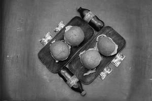 4 Delight Veg Burgers With 2 Soft Drinks