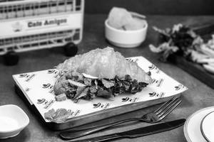 Mint & Veg Crunch Croissant