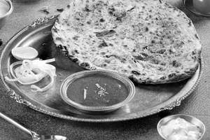 Tandoori Chicken Keema Naan With Gravy [NEW]