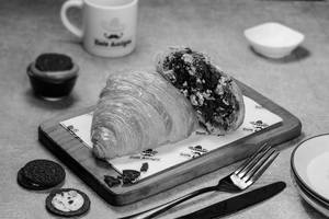 Cookies & Cream Croissant