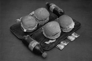 4 Delight Chicken Burgers With 2 Softdrinks