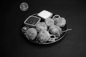 Veg Kurkure Momos [6 pcs]
