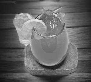 Peach iced tea with pop bubbles [350 mililitre]