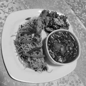 HAKKA NOODLES WITH CHILLI PANEER  GRAVY 