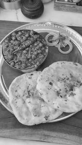 Onion Kulcha + Chola