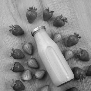 Strawberry Theory Shake [300 ML]