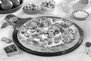 Exotic Chicken Pizza