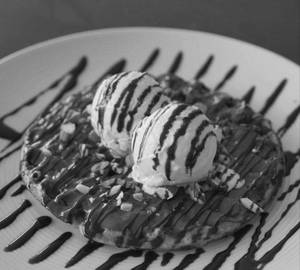 Waffle + nutella + ice cream