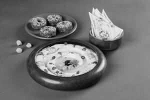 Hummus with Falafel and Pita