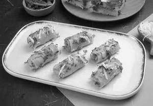 Khandvi Dhokla (10 Pcs)