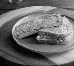 egg sandwich with cheese