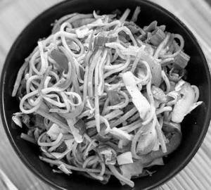 Veg Hakka Noodles ( 300gm )
