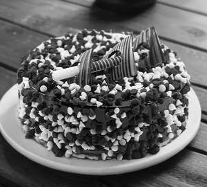 Eggless chocochip cake