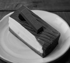 Kit Kat Pastry [ 1 Piece ]