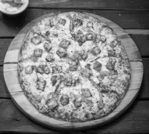 Paneer cheese pizza
