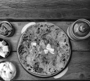 Tawa aloo pyaz paratha