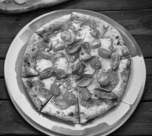 Tomato and Corn Pizza serves 4 ( 9inch)